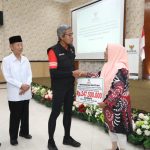 Percepatan Pengentasan Kemiskinan Ekstrem, Sekda Serahkan Bantuan Modal Usaha dari Baznas
