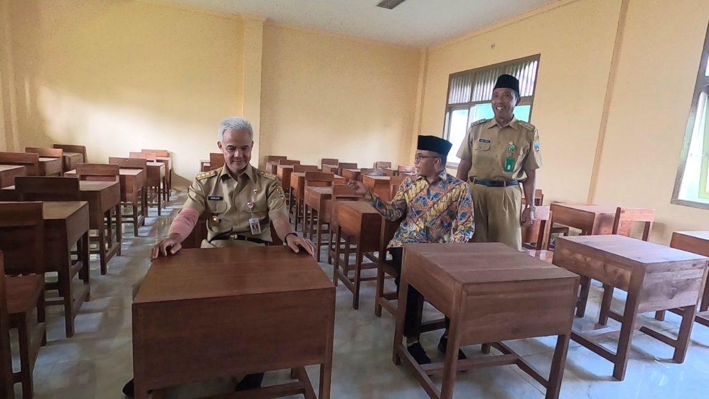 Resmikan SMK Milik Bupati, Ganjar Senang Ada Jurusan Informatika