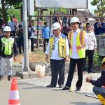 Presiden Joko Widodo meninjau rekonstruksi Jalan Raya Surakarta-Gemolong-Purwodadi di Kabupaten Sragen, Provinsi Jawa Tengah pada Minggu, (23/07) (Foto: Dok BPMI Setpres)