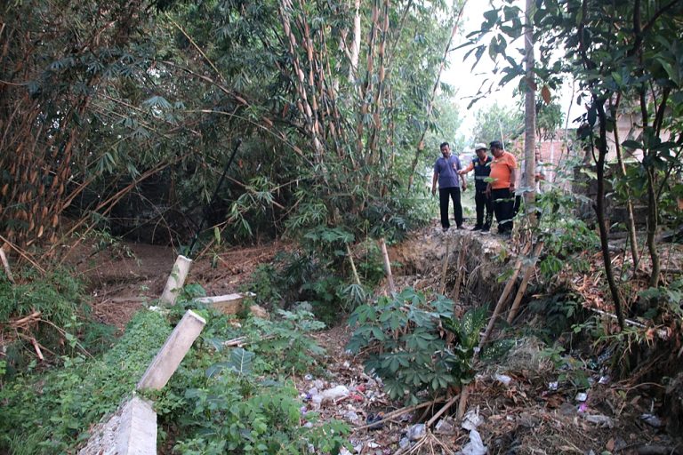 Kolaborasi DPUPR Bersama Pemdes, Tangani Longsoran Sungai Desa Ngampon