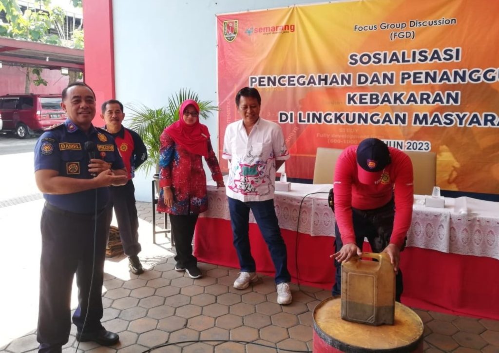 Penyandang Disabilitas Mendapat Arahan Cara Pemadaman Kebakaran
