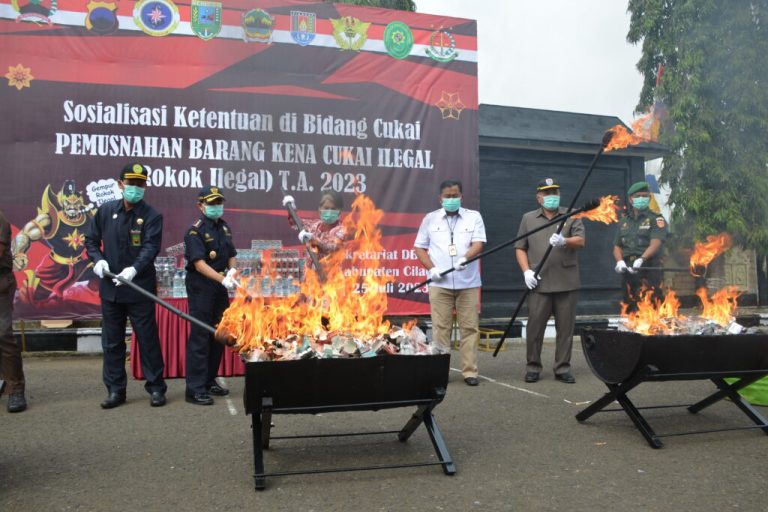 Bea Cukai dan Forkopimda Kabupaten Cilacap Musnahkan Rokok Ilegal Senilai Rp 800 Juta