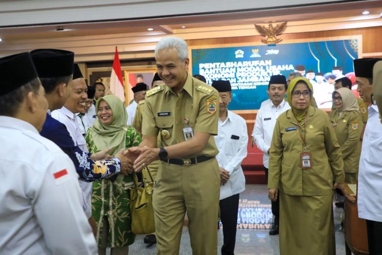 Ratusan Keluarga Miskin Dapat Bantuan Modal Usaha Produktif dan Rehab RTLH