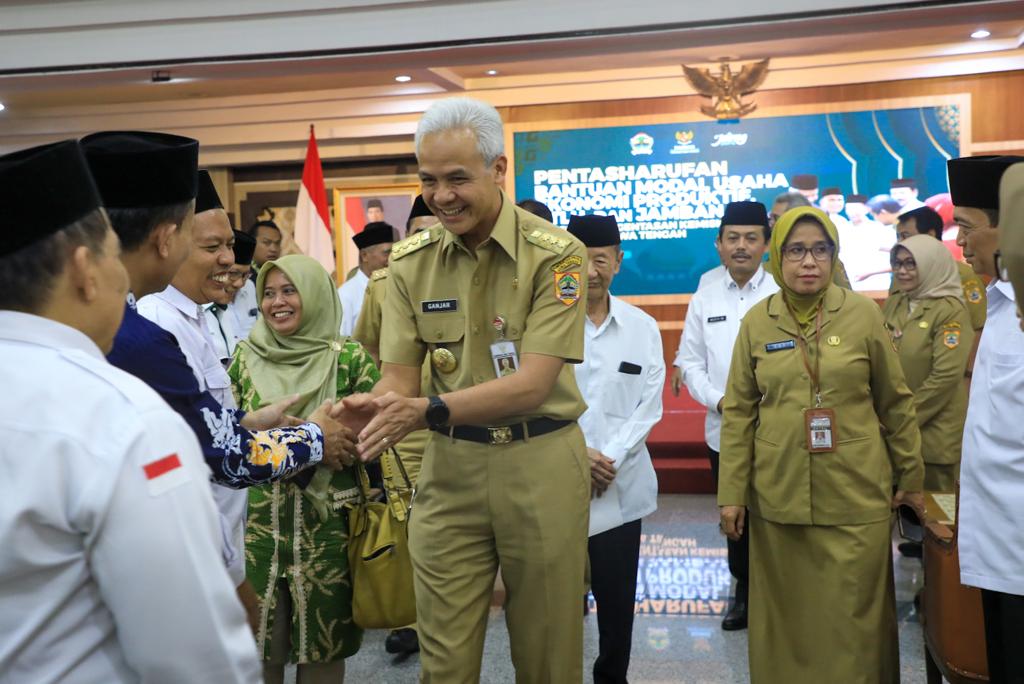 Ratusan Keluarga Miskin Dapat Bantuan Modal Usaha Produktif dan Rehab RTLH