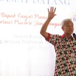Ganjar Minta Sekolah di Jateng Tidak Menahan Ijazah Siswa