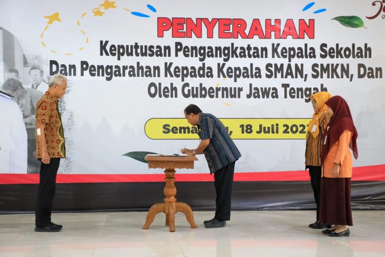 Ratusan Kepala SMA, SMK dan SLB se-Jateng Tanda Tangani Pakta Integritas