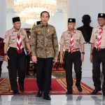 Presiden Jokowi menerima kunjungan Kwarnas Gerakan Pramuka, di Istana Merdeka, Jakarta, Jumat (14/07). 