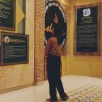 Salah seorang pengunjung di dalam Museum Jenang Kudus