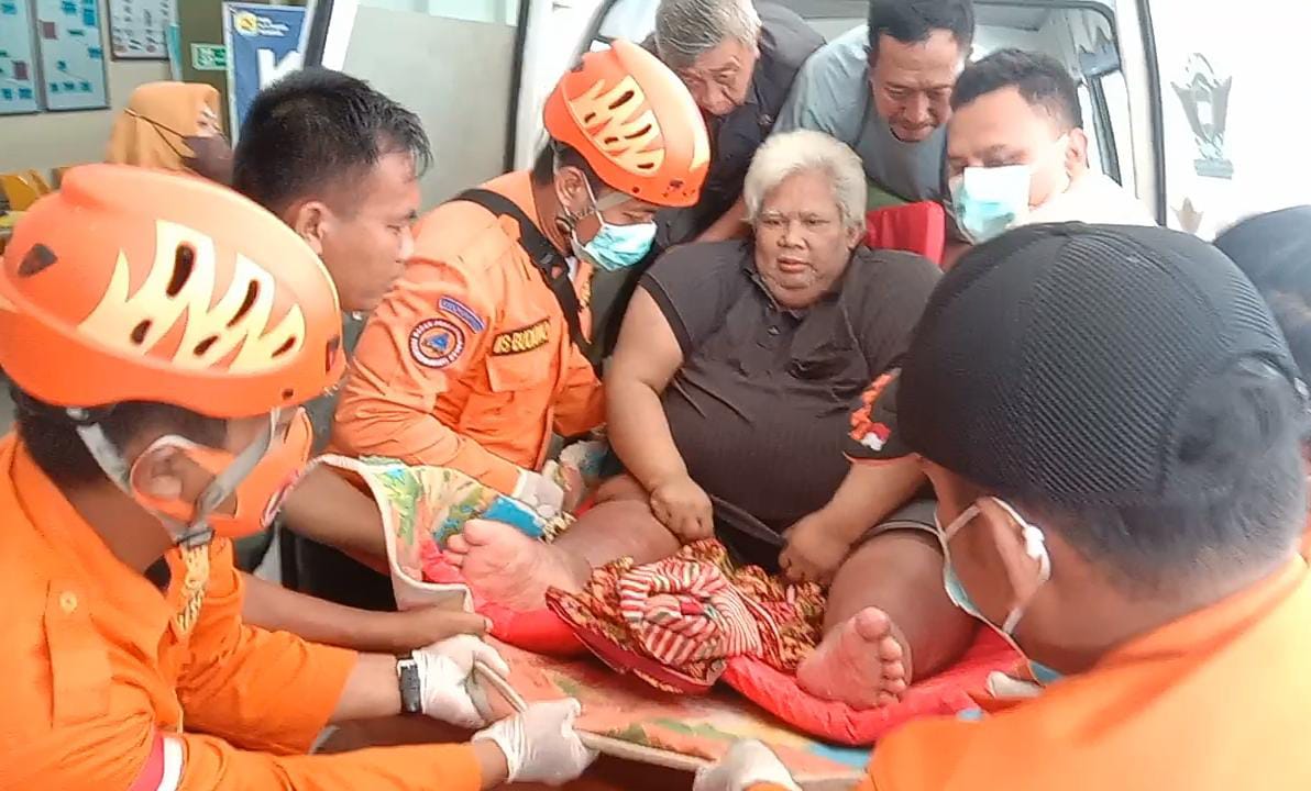 Kesehatan Menurun, Pria Berbobot 200 Kg Asal Ngrandu Dilarikan ke RSUD Purwodadi