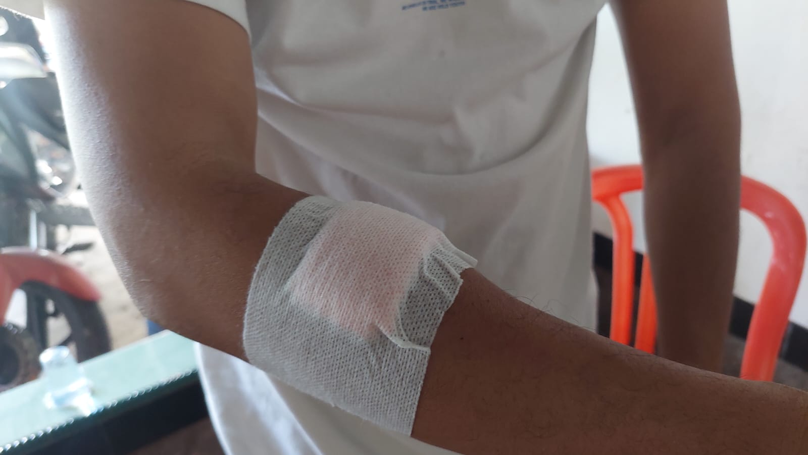 Jurnalis Kasamea.com, LM Irfan Mihzan menjadi korban penikaman orang tak dikenal (OTK) pada Sabtu (22/07) pagi