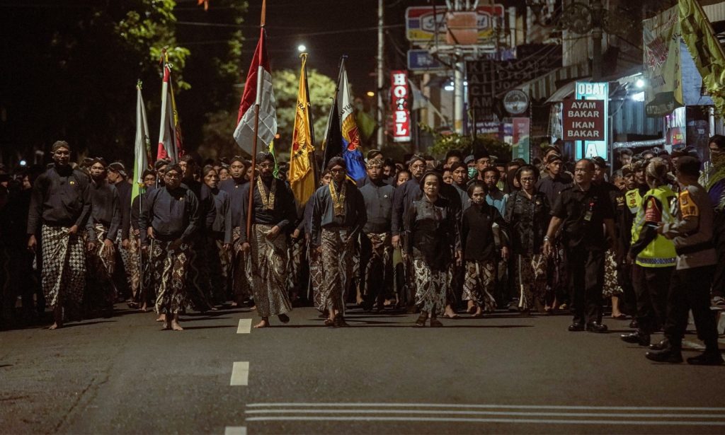 Tradisi Mubeng Beteng, Kontemplasi dalam Nuansa Sunyi dan Khidmat