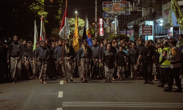 Tradisi Mubeng Beteng, Kontemplasi dalam Nuansa Sunyi dan Khidmat