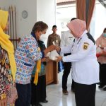 Wabup Serahkan 10 Ribu Telur Ayam, Bantuan Penanganan Stunting dari Pengusaha