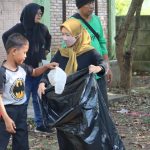 Peduli Lingkungan, Warga Belajar SKB Gelar Bersih Hutan Kota Yosorejo