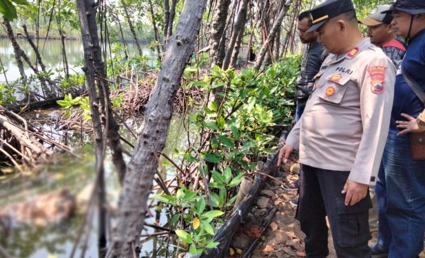 Polisi Evakuasi Jasad Perempuan Tak Dikenal yang Ditemukan Terapung di Aliran Sungai Ulujami