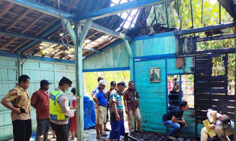 Lupa Matikan Obat Nyamuk, Rumah di Ngaringan Grobogan Terbakar