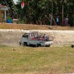 Kecelakaan di Jalan Penawangan – Sedadi, Mobil Pick Up Terjun ke Saluran Irigasi
