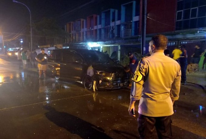 Usai Ganti Lampu Depan, Sebuah Mobil Terbakar di Juwana Pati
