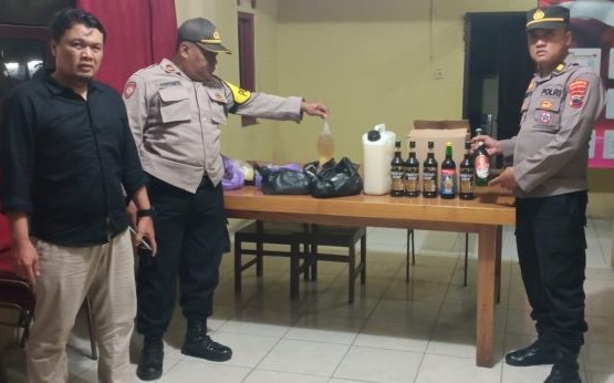 Operasi Cipta Kondisi, Polsek Ajibarang Banyumas Amankan Puluhan Liter Ciu dan Tuak