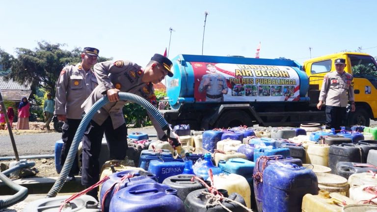 Polres Purbalingga Salurkan Bantuan Air Bersih ke Dua Desa