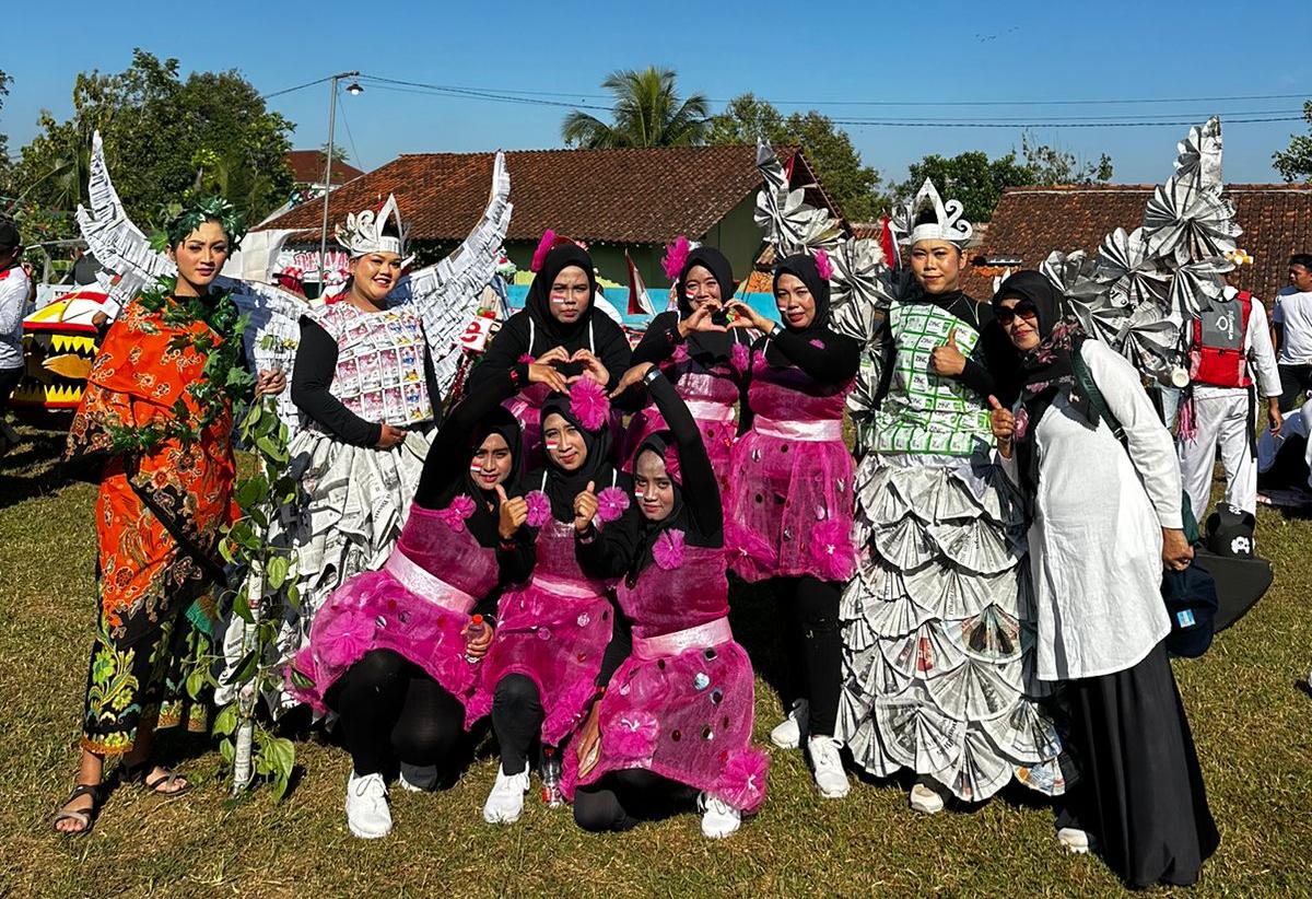 Warga Sokanandi Ubah Barang Bekas untuk Karnaval HUT Ke-78 RI