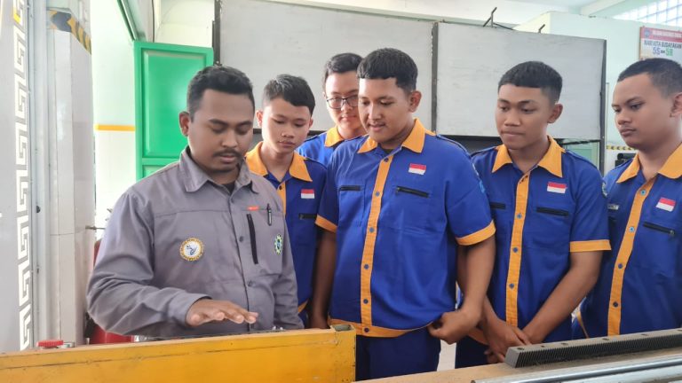 E-Makaryo, Cara Ganjar Beri Kemudahan Warga Mencari Kerja