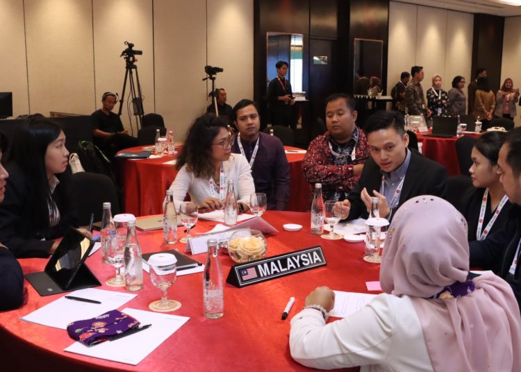 Prevelensi Meningkat, Kaum Muda ASEAN Jadi Target Utama Industri Rokok