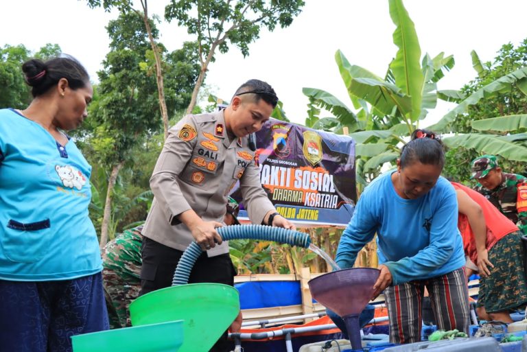 Alumni Akpol Salurkan Bantuan 18 Ribu Liter Air Bersih di Grobogan