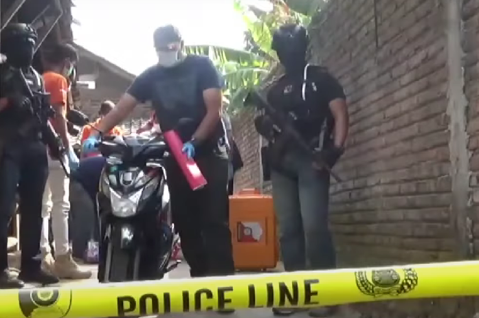 Densus 88 Geledah Rumah Terduga Teroris Polsek Astana Anyar
