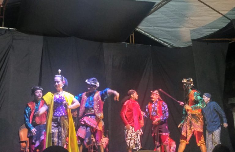 Sambut HUT ke 60 Soreng, Warga Mendapat Suguhan Kethoprak Dhedha Lungid