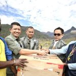 Kepala BNPB dan Menko PMK tiba di Distrik Sinak guna melihat langsung kondisi warga sekaligus mengantarkan langsung dukungan dari Pemerintah Pusat.