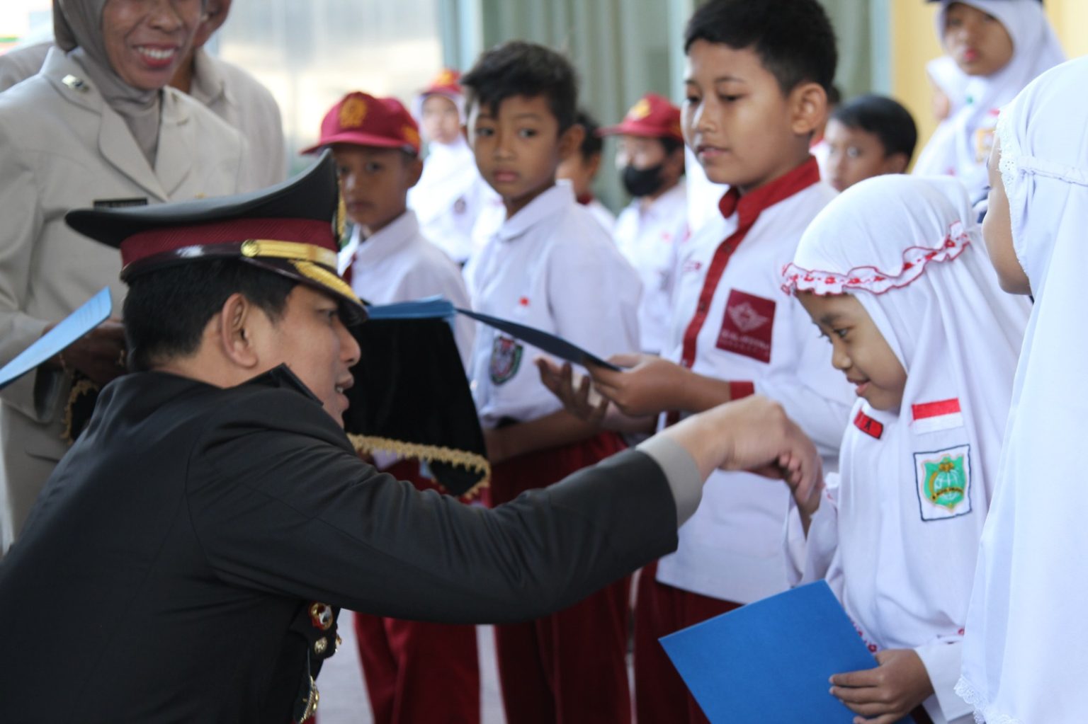 Polresta Surakarta Beri Bantuan Beasiswa untuk 78 Anak Anggota Polri Berprestasi
