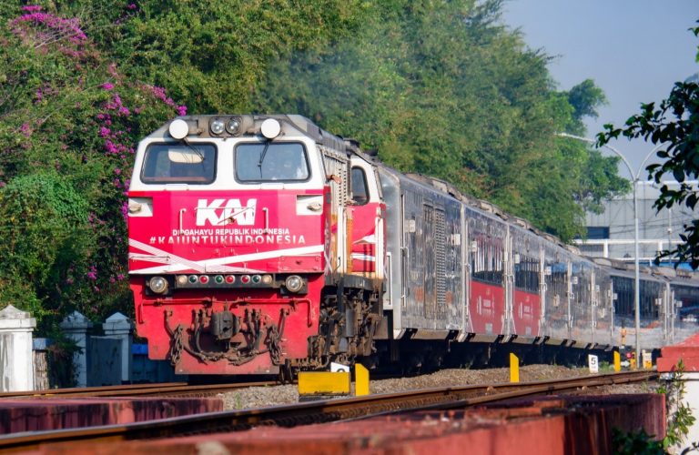 Memperingati HUT Ke-78 RI, KAI Hadirkan Livery Khusus Pada Kereta Api