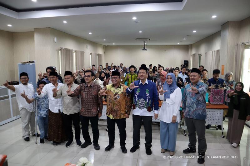 Rentan Disalahgunakan, Wamen Nezar Patria: Jangan Umbar Data Pribadi di Medsos