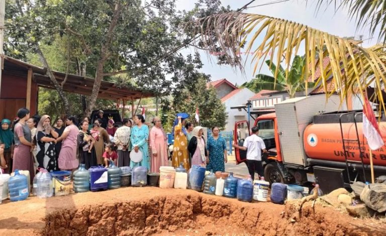 Kemarau Ribuan Warga Batang Mulai Kekurangan Air Bersih