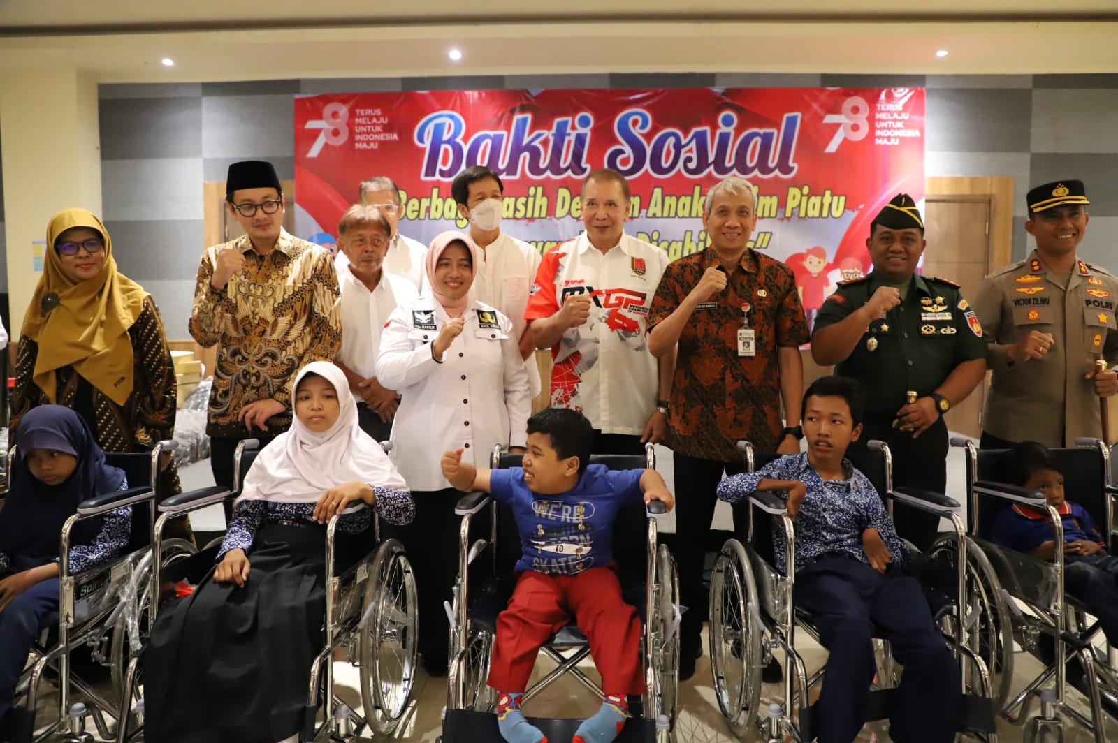 Wakil Bupati Serahkan Bansos dari Paguyuban Pengusaha Purworejo
