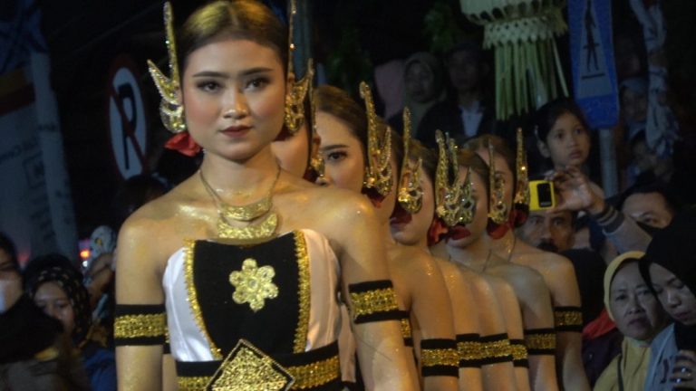 20 Kecamatan Tampilkan Duta Seni Terbaik pada Parade Budaya Banjarnegara 2023