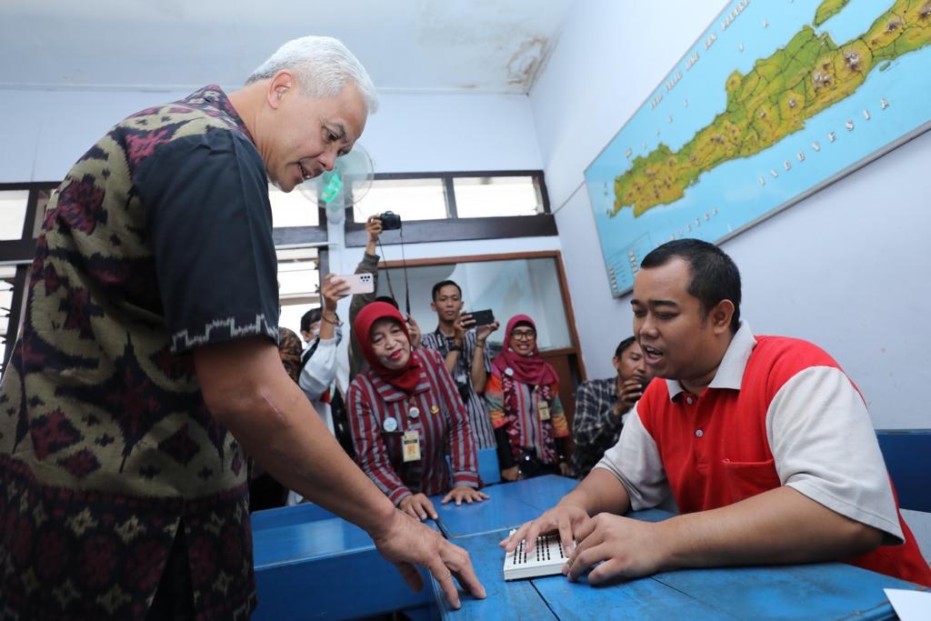 Kunjungi Panti Sosial, Ganjar Dorong Penghuninya Punya Keterampilan dan Mandiri