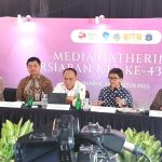 Menkominfo Budi Arie Setiadi, dan Menlu Retno LP Marsudi dalam Media Gathering KTT ke-43 ASEAN di Jakarta, Senin (28/08).