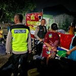 Hingga Malam Polisi di Grobogan Salurkan Bantuan Air Bersih
