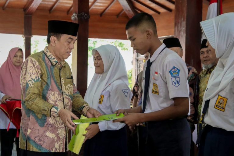 Baznas Banjarnegara Tasharufkan Dana Zakat Rp 224 Juta untuk 749 Pelajar Kurang Mampu