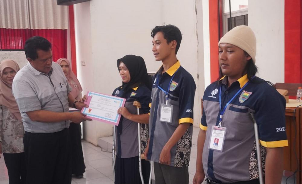 Berlatih selama 33 Hari, 16 Disabilitas Dinyatakan Lulus Pelatihan Dasar Komputer