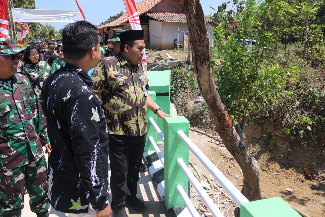 Jembatan Penghubung di Desa Ngampel Rampung Dibangun TMMD Sengkuyung Tahap II