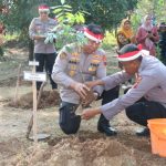 Polda Jateng Tanam Ribuan Pohon, Gunungpati Jadi Sasaran Penghijauan