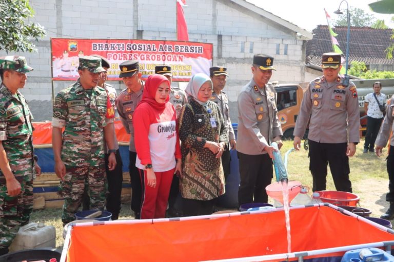 Dampak Kekeringan, Polres Grobogan Salurkan 192.800 Liter Air Bersih