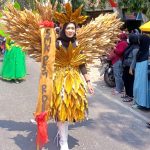 Siswa SMK PSM Randublatung Gunakan Klobot Jagung Jadi Kostum Carnival