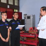 Presiden Jokowi dan Ibu Iriana Tinjau Aktivitas Pembelajaran di SMKN Jateng
