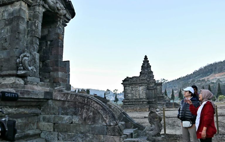 Kunjungi Dieng, Ketua DPR Puan Maharani Nikmati Fenomena Embun Es Dieng