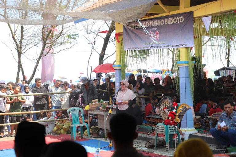 Hadiri Sedekah Laut Kertojayan, Wabup Berpesan Jaga Budaya Lokal