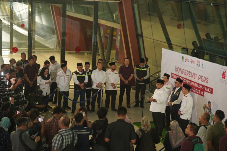 Sambut Rombongan Petugas Haji di Bandara Soekarno Hatta, Menag Tutup Operasional Haji